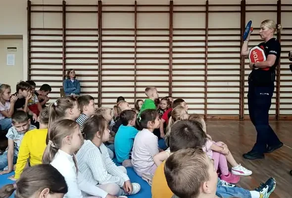 Międzyrzeccy policjanci uczyli najmłodszych, jak bezpiecznie dotrzeć do szkoły