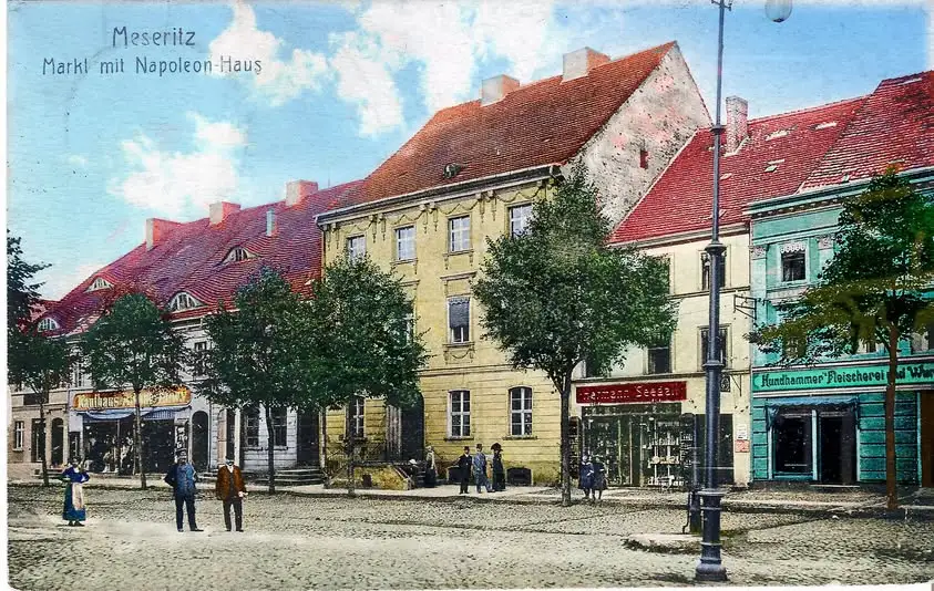 Dawny Międzyrzecz: wschodnia pierzeja rynku na archiwalnej pocztówce