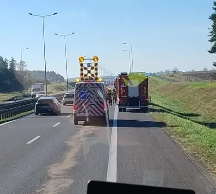 Plama ropopochodna na drodze S3 – interwencja służb w rejonie Międzyrzecza