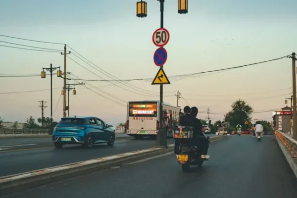 Hulajnoga to nie zabawka. Bezpieczeństwo zależy od Ciebie