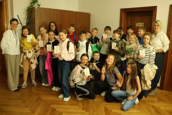 Uczniowie z Międzyrzecza odwiedzili ratusz – nietypowa lekcja samorządności