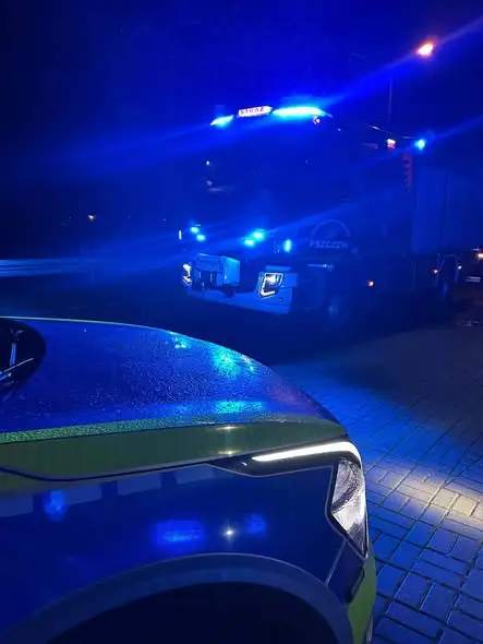 Kolizja na ul. Parkowej w Pszczewie – interweniowały OSP KSRG Pszczew i PSP Międzyrzecz