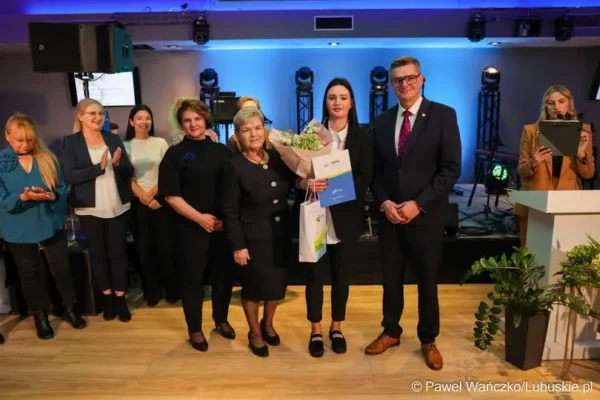 Aleksandra Piszczygłowa laureatką konkursu „Lider Wsparcia Seniora”