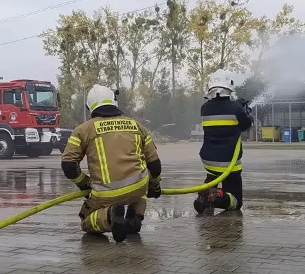 Strażacy z OSP Przytoczna i Kęszyca Leśna szkolili się w komorze rozgorzeniowej