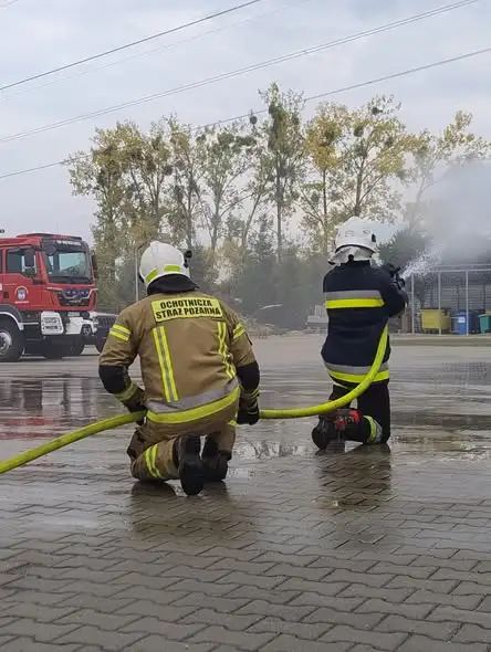 Strażacy z OSP Przytoczna i Kęszyca Leśna szkolili się w komorze rozgorzeniowej