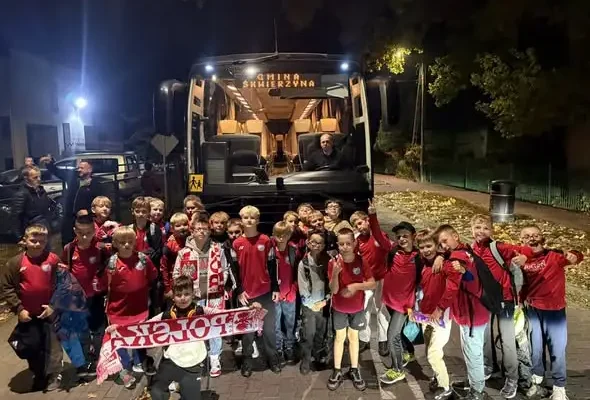 Młodzi piłkarze z Akademii Pogoni Skwierzyna kibicowali reprezentacji Polski w futsalu