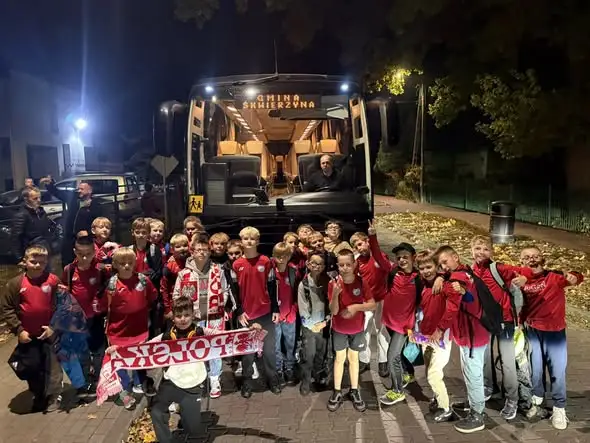 Młodzi piłkarze z Akademii Pogoni Skwierzyna kibicowali reprezentacji Polski w futsalu