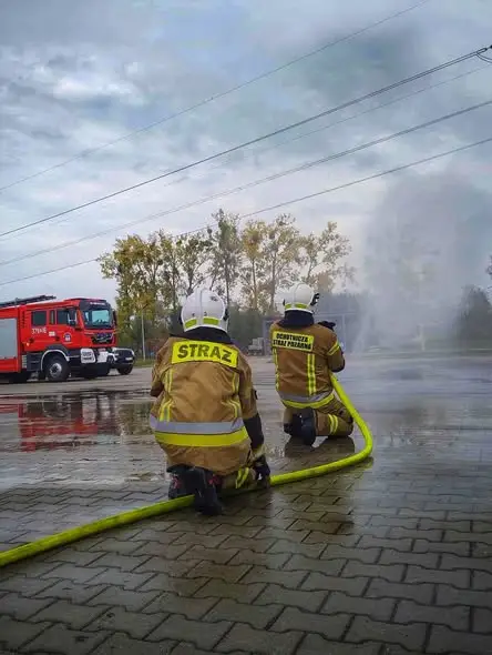 Strażacy z OSP Przytoczna szkolili się w komorze rozgorzeniowej w Gorzowie Wielkopolskim